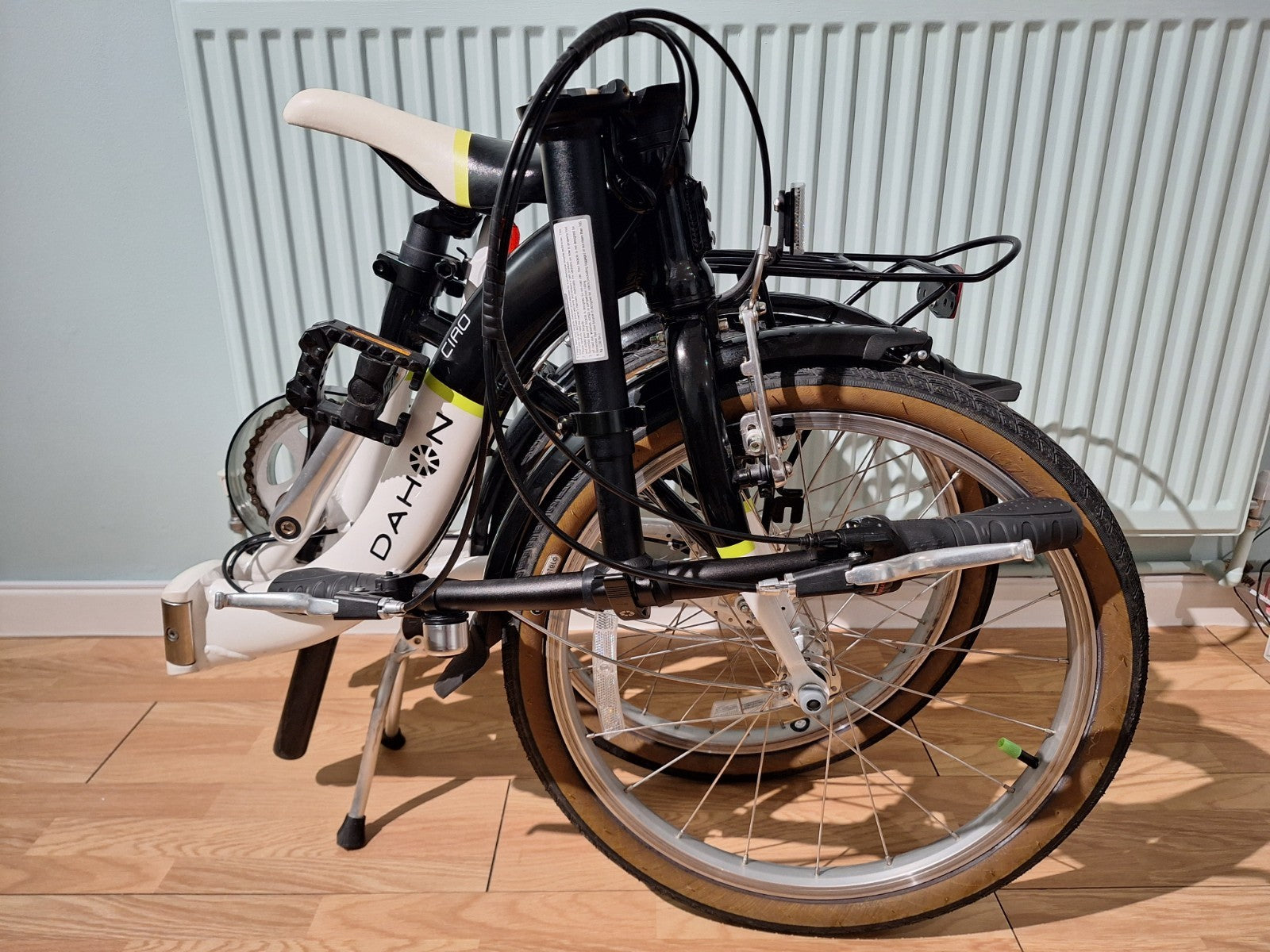 Dahon Ciao Unisex Folding 20" Wheel Bike with Rack + Mudguards  Carry Bag