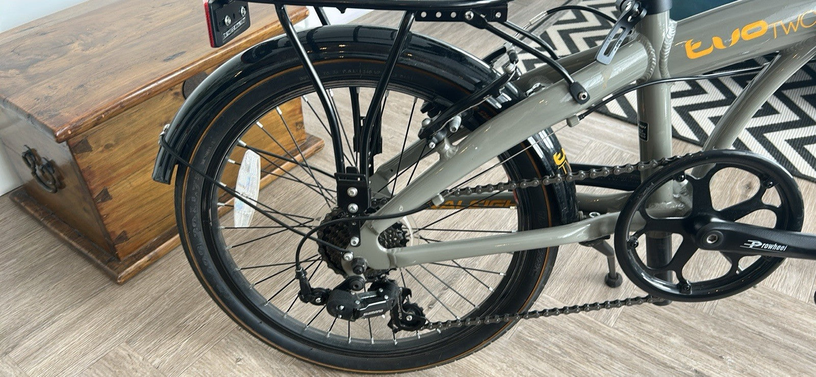 Raleigh Evo Two 20in Folding Bike 7 Speed Grey/Black Rear Rack Mudguards