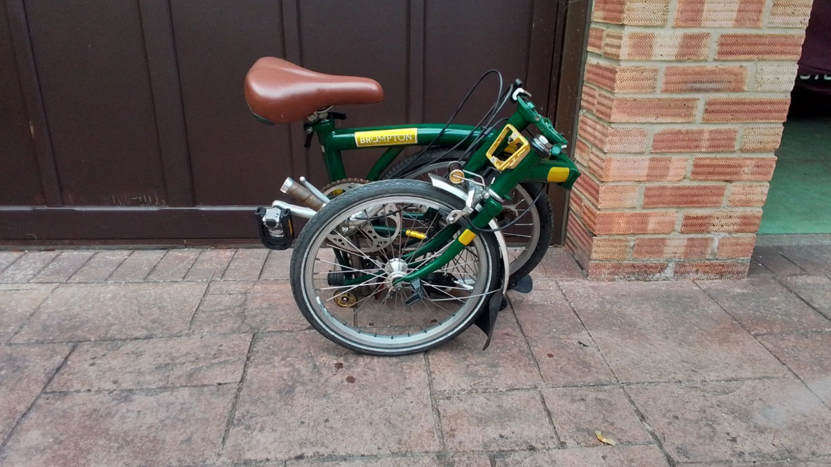Brompton Folding Bike 3-Speed, Green.  Good Condition And  Ready For Use.