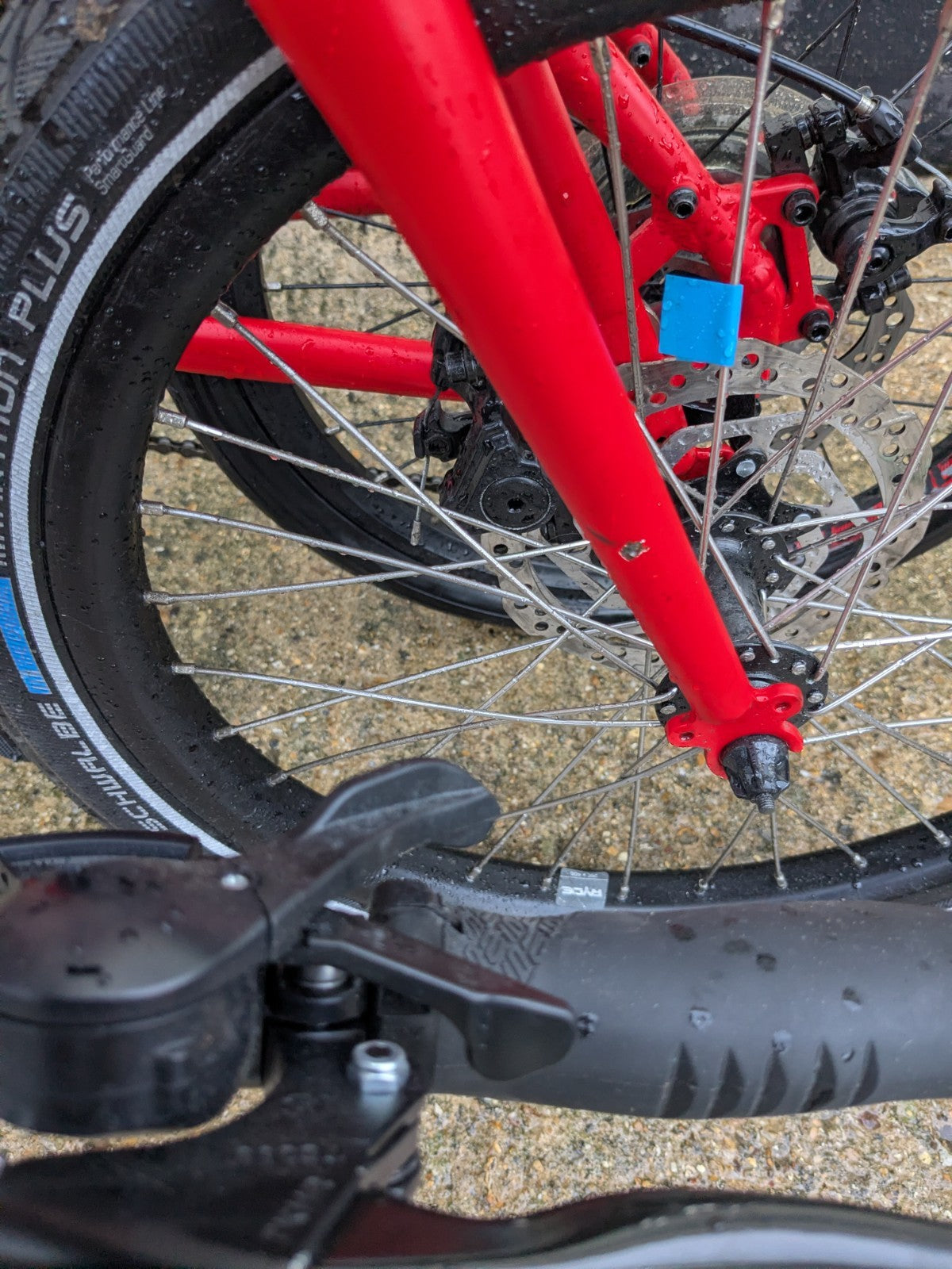 Carrera Intercity 20-inch Disc 8-Speed Folding Bike Red
