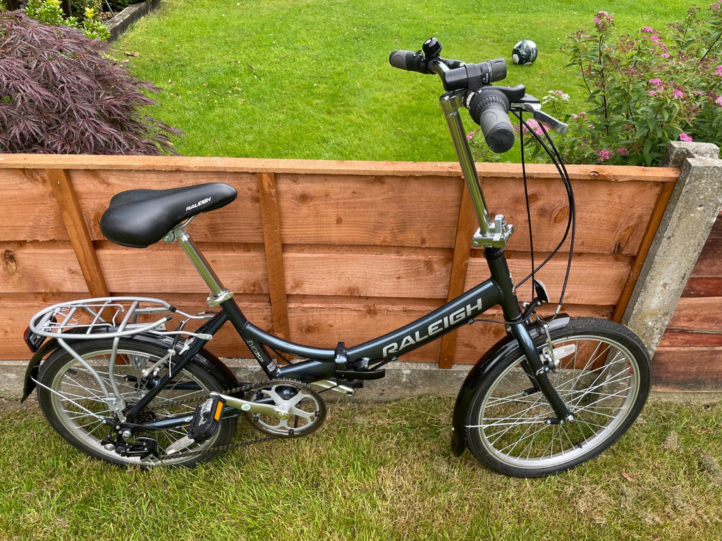 Raleigh Evo7 SP Folding Bike ,Shimano gears, Rear Rack, Mudguards, lights, stand