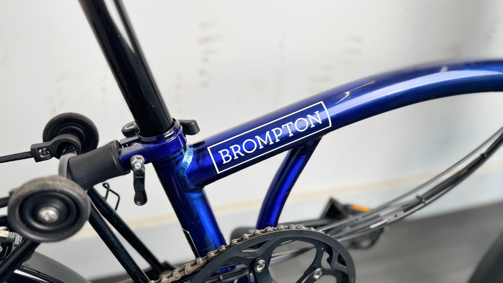 Brompton C-Line Electric 6 Speed Bolt Blue Lacquer Pannier bag Brooks saddle