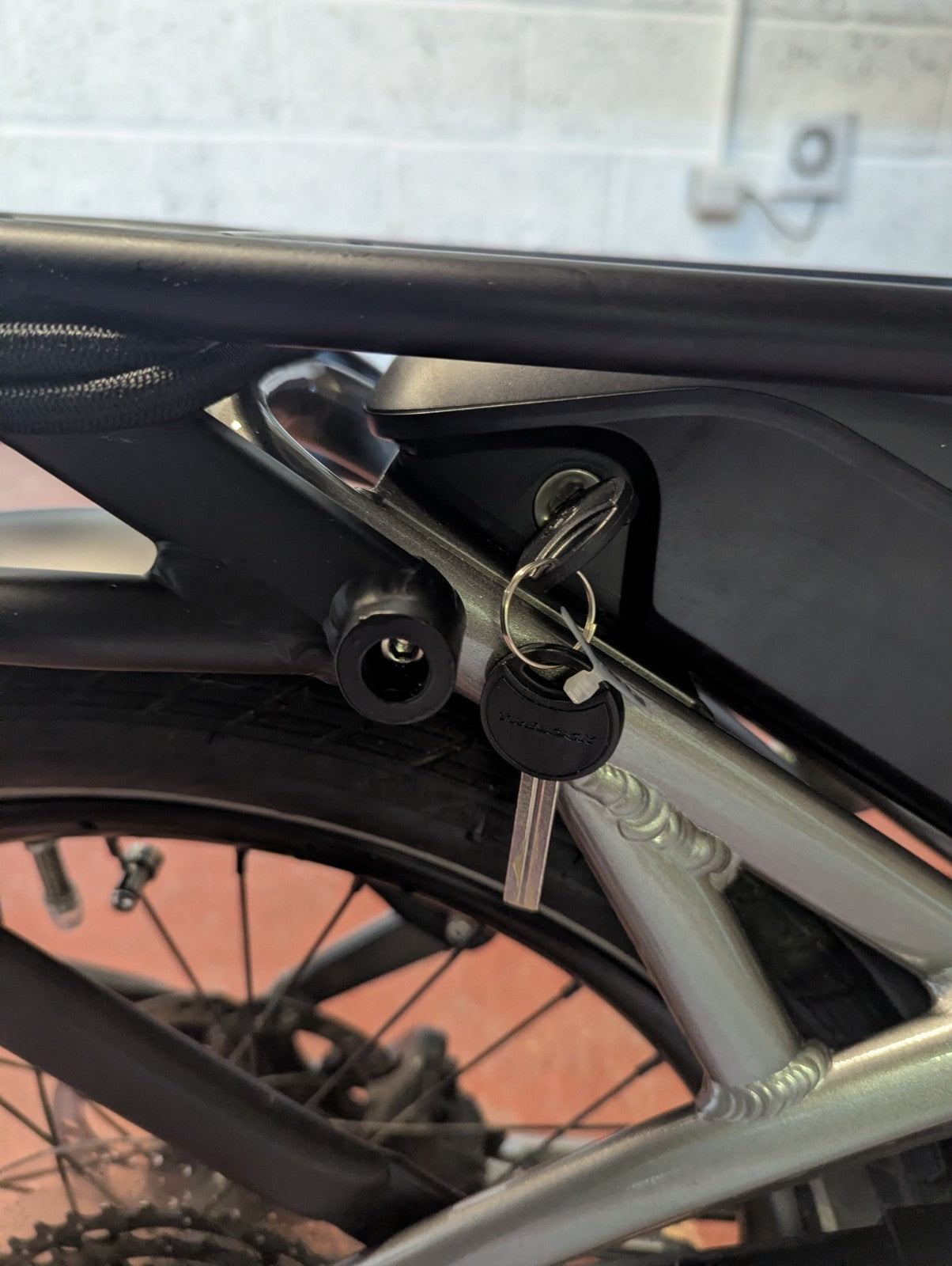 Tern Vektron S10 folding bike. Bosch Performance Line & Shimano Deore 10 gears