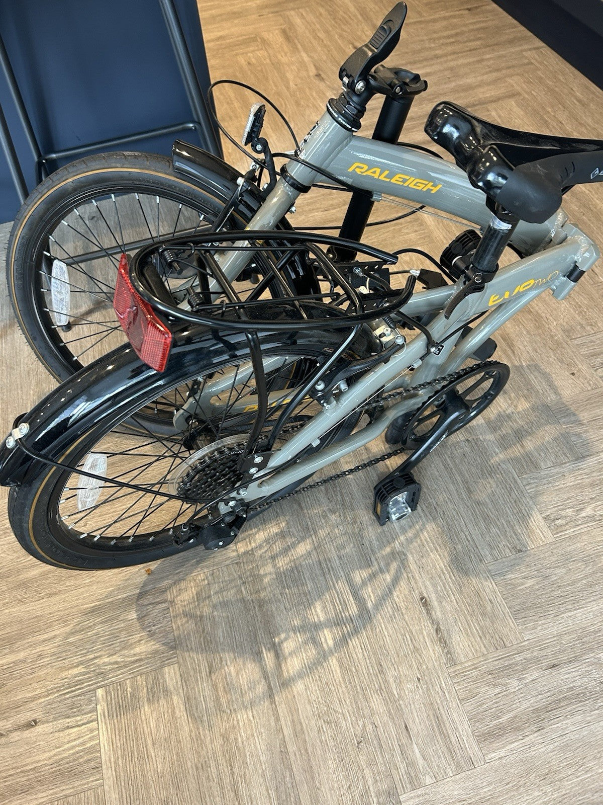 Raleigh Evo Two 20in Folding Bike 7 Speed Grey/Black Rear Rack Mudguards