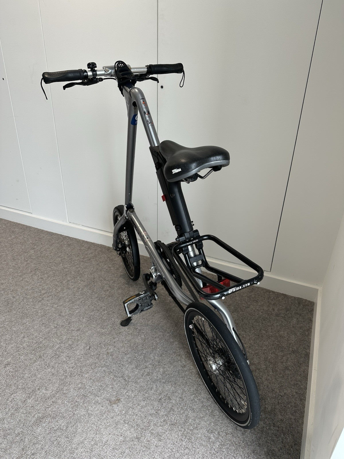 STRIDA SX Folding Bike – Silver Brush with Black Details – Good Condition
