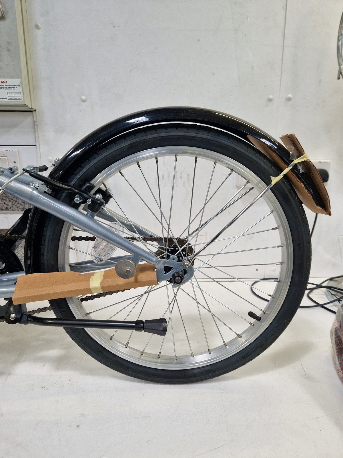 Apollo Tuck Folding Bike 20in Single-Speed One-Size Grey/Orange [Scuffed Wheel]