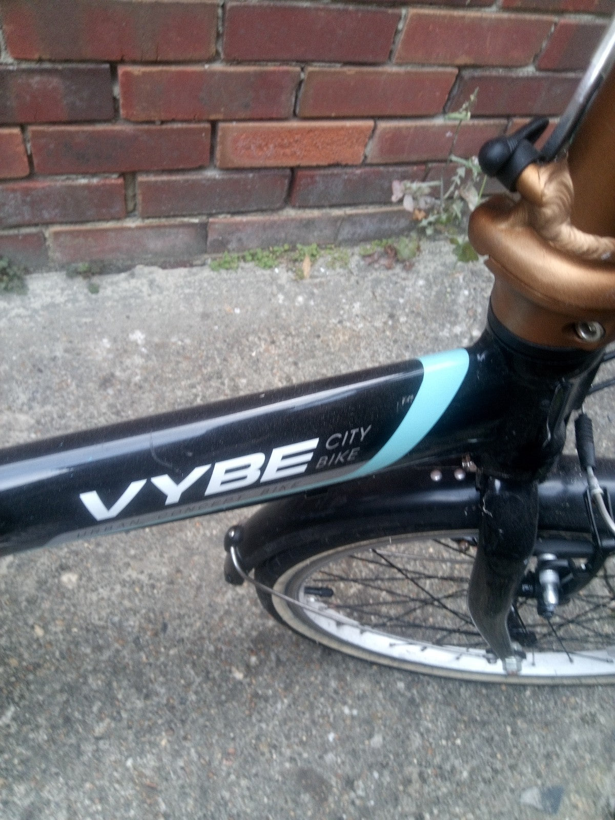 Dahon Vybe 20 Inch Folding Bike ideal commuter bike, barely used
