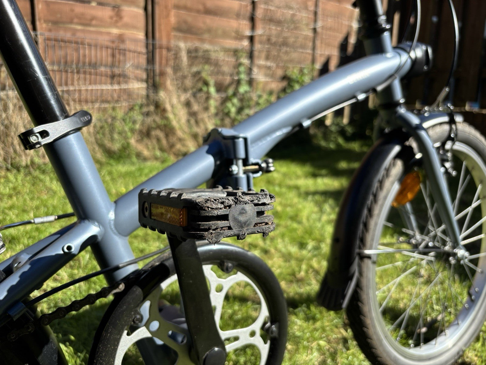 B'TWIN Fold 120 20in Folding Bike 6 Speed Steel Frame Mudguards Kickstand