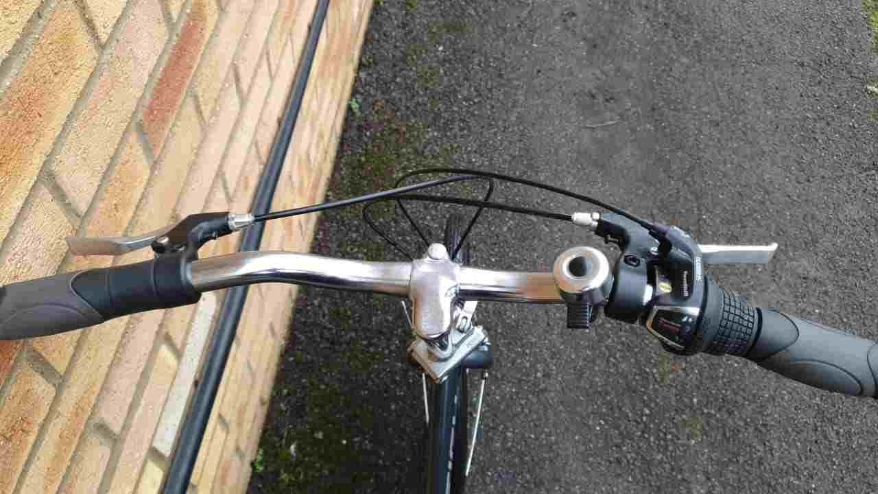Lightweight Aluminium Raleigh Evo7SP Folding Bike is in excellent condition
