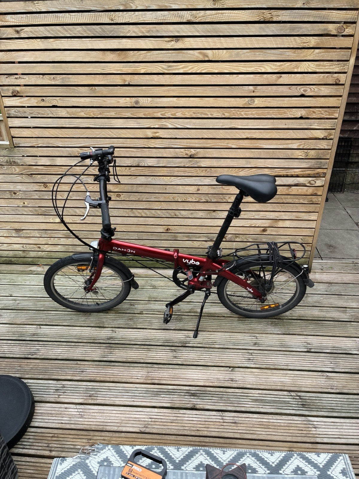 Dahon Vybe City Folding Bike 7-Speed. In Bright Red Two Years Old.
