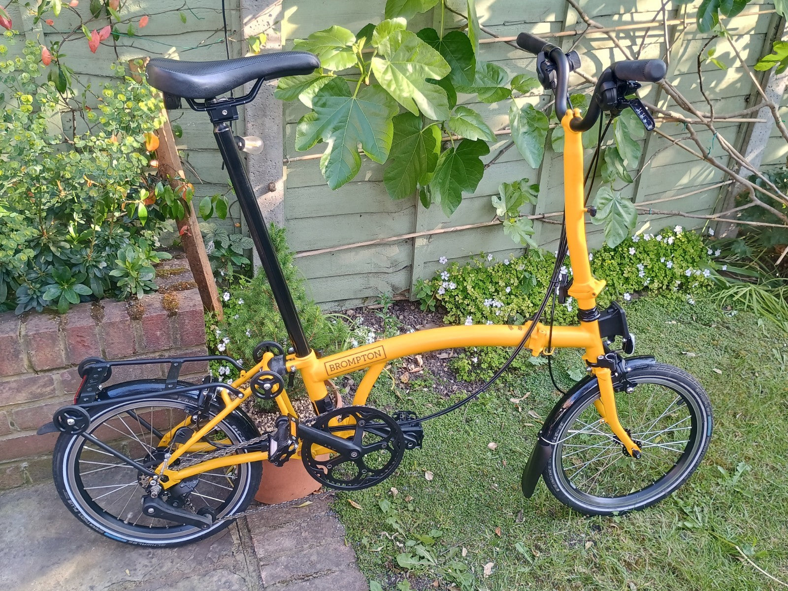 Brompton C Line 12-Speed In Bumblebee Yellow with Accessories and box 2025