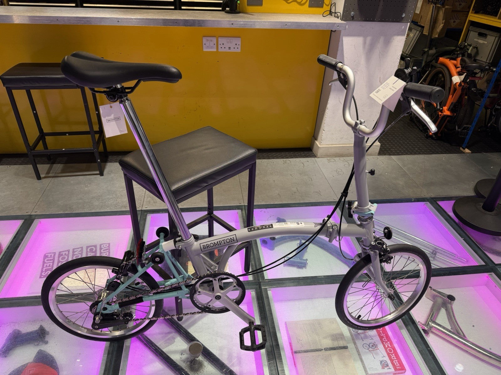 Brompton Folding Bike – Nearly New – London