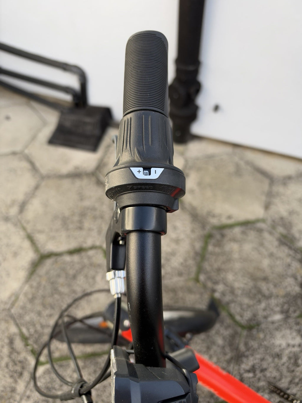 B'TWIN Tilt 500 20in Folding Bike Red/Black 7-Speed V-Brake Mudguards