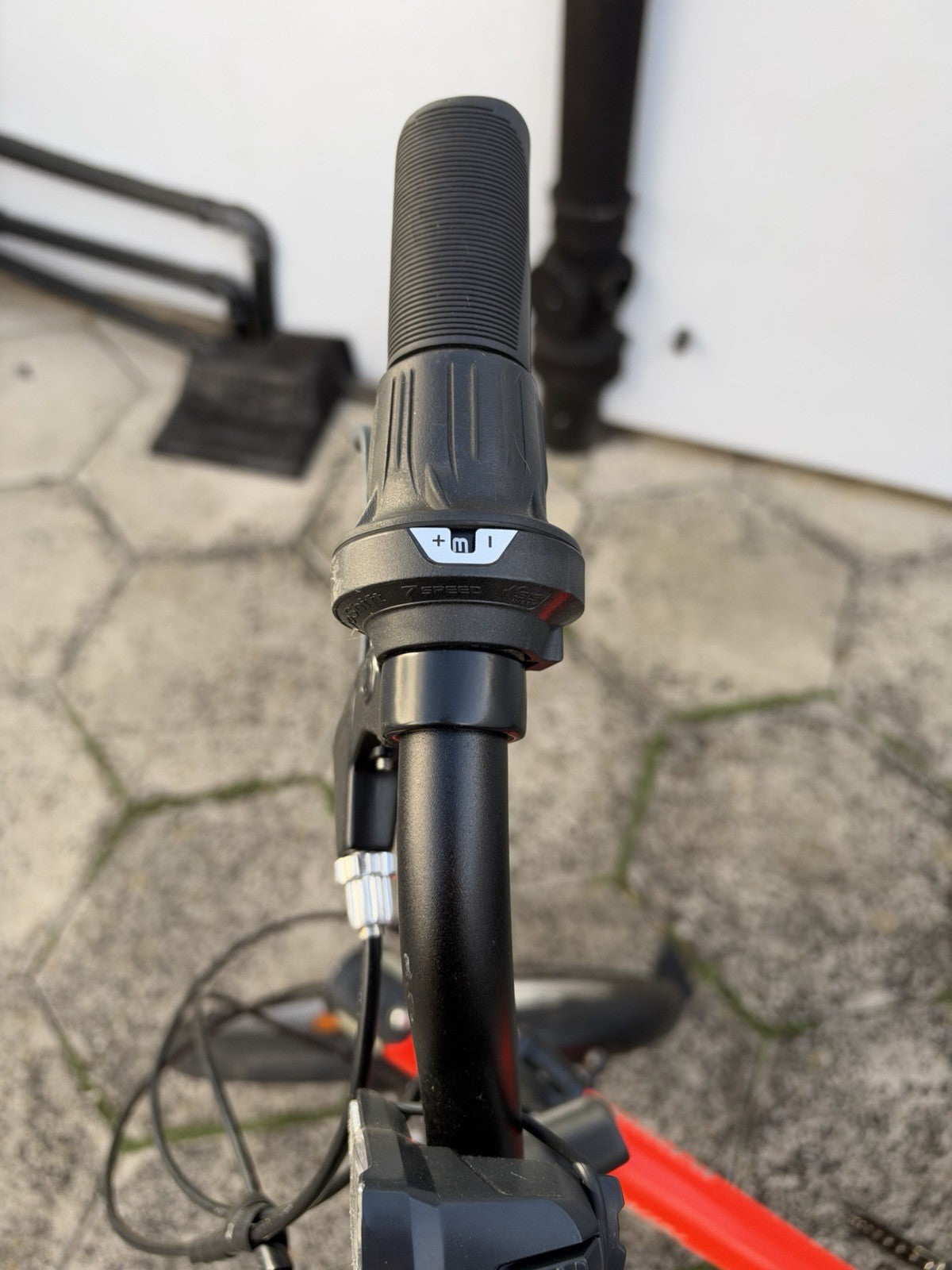 B'TWIN Tilt 500 20in Folding Bike Red/Black 7-Speed V-Brake Mudguards