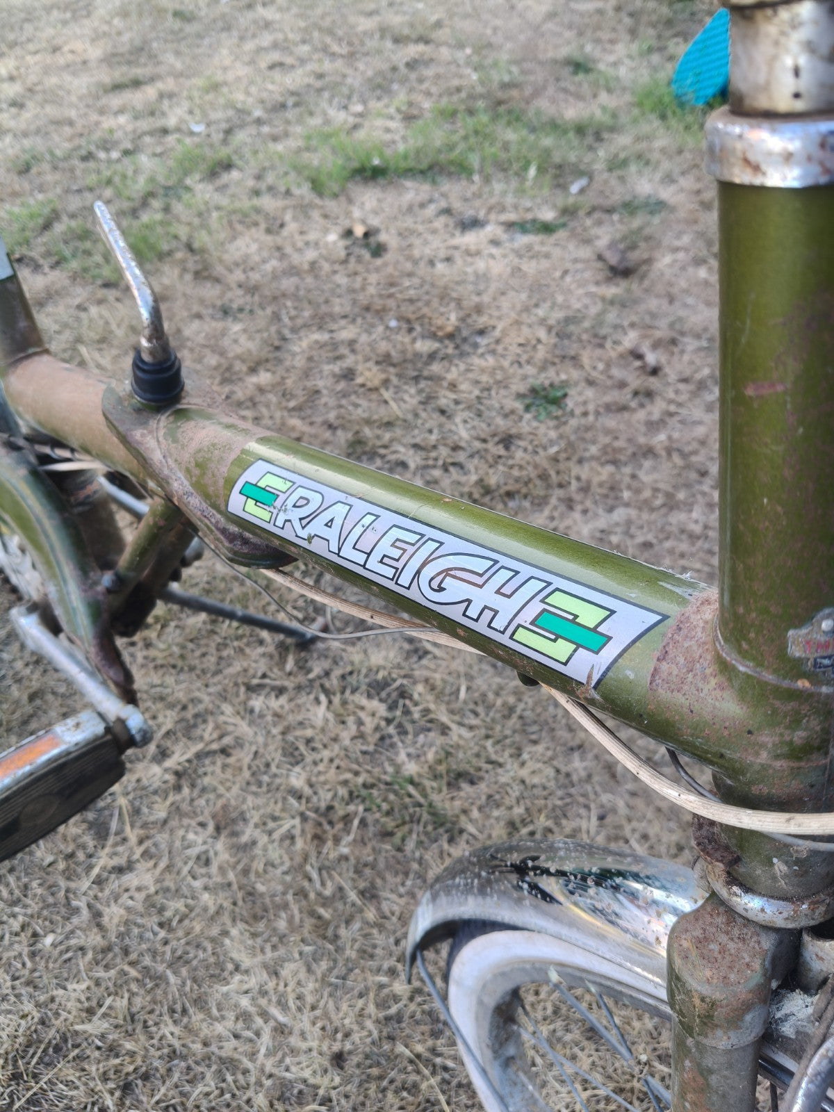 Raleigh Stowaway Folding Bike 20in Green/White Rear Rack Mudguards Bell