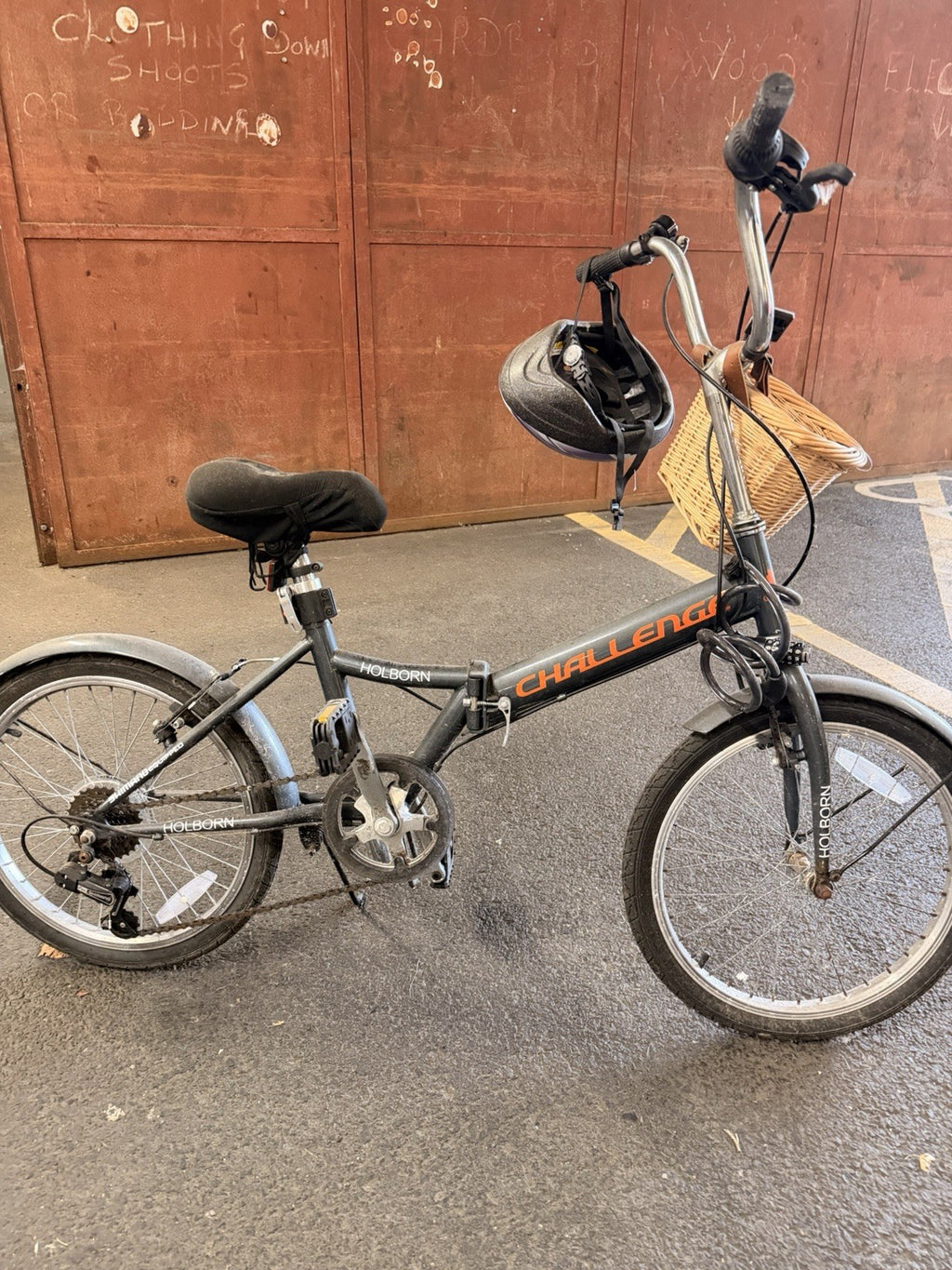 Challenge Holborn 20in Folding Bike 6 Speed Grey/Orange Basket Mudguards