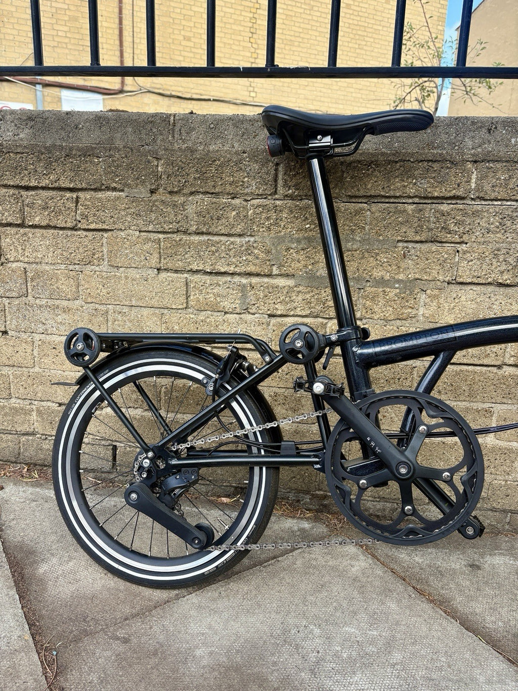 Brompton 2025 P Line 4-Speed Folding Bike – Midnight Black – Excellent Condition