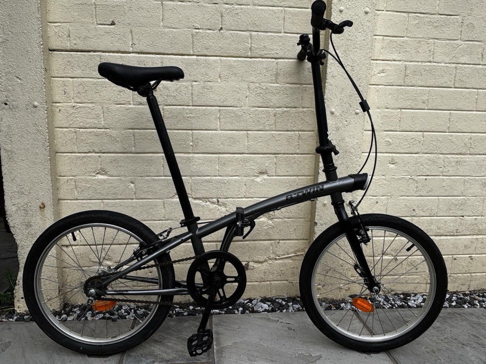 B'TWIN Hoptown 300 20in Folding Bike M Frame Grey/Black Reflectors