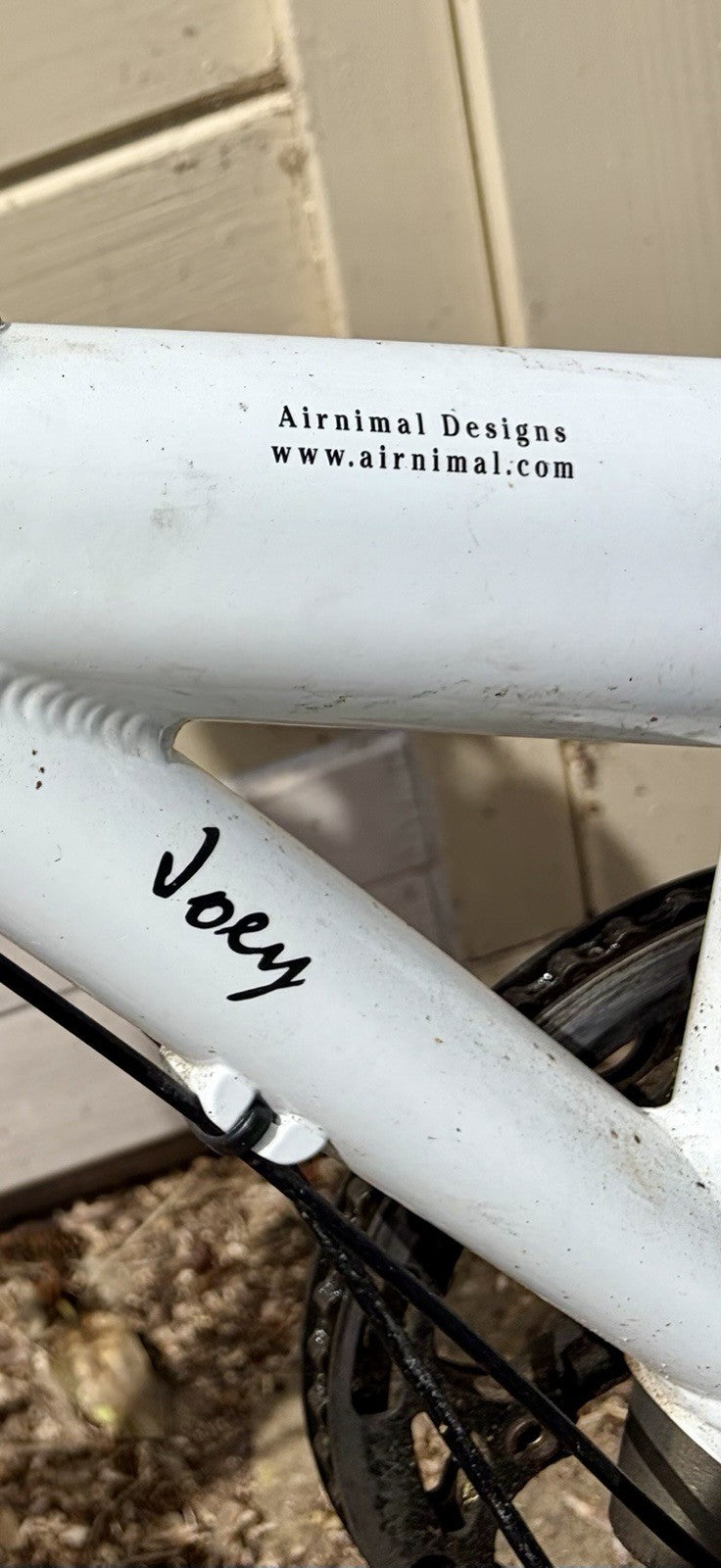 Airnimal Airnimal Joey 24in Folding Bike White/Black V-Brake Derailleur Flat Bar