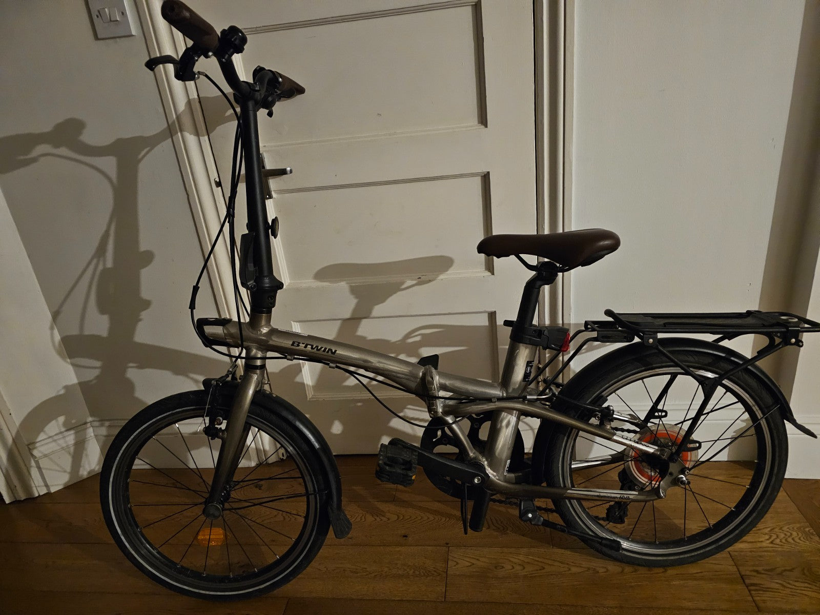 Btwin Tilt 900 Folding Bike 9 Speed Lightweight with Pannier rack