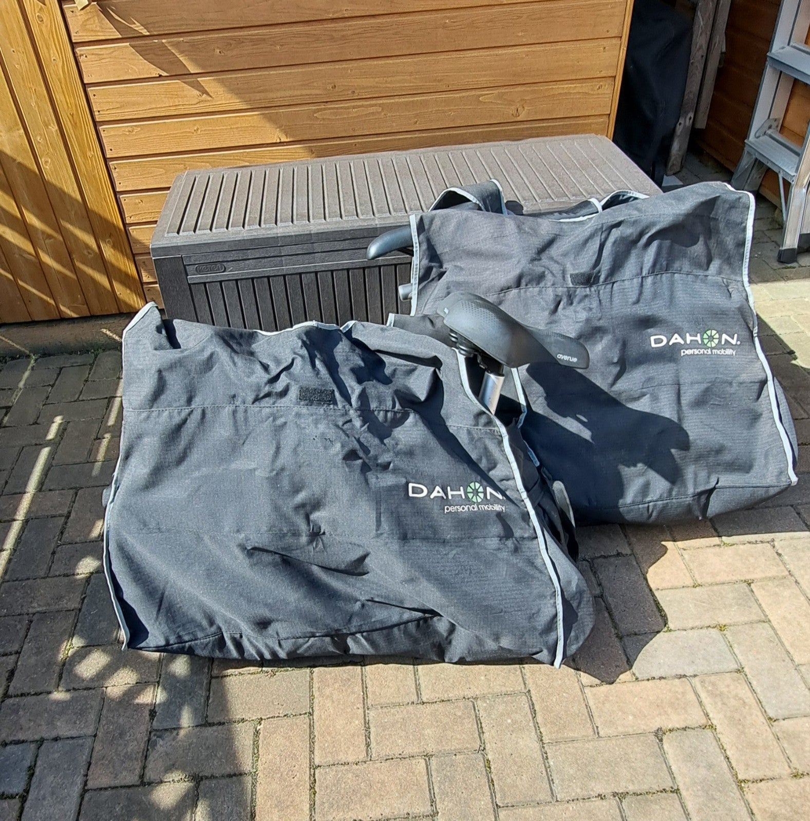 2 Dahon Vitesse folding bikes