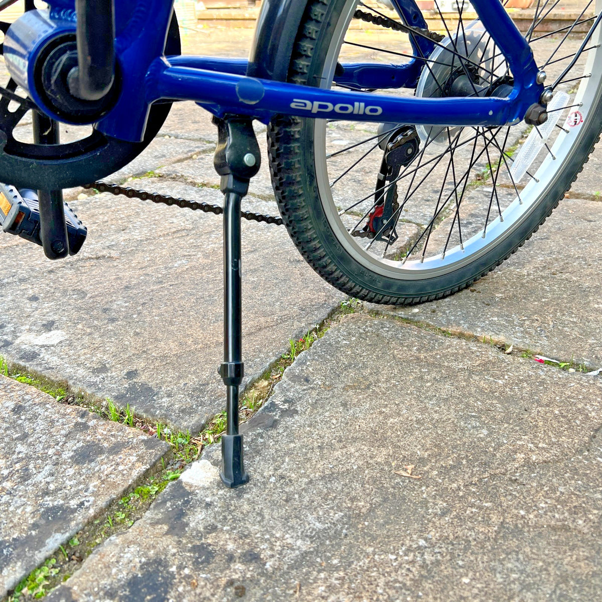Apollo Tuck Folding Bicycle – Lightweight Steel Frame, 6‑Speed, Compact Fold.