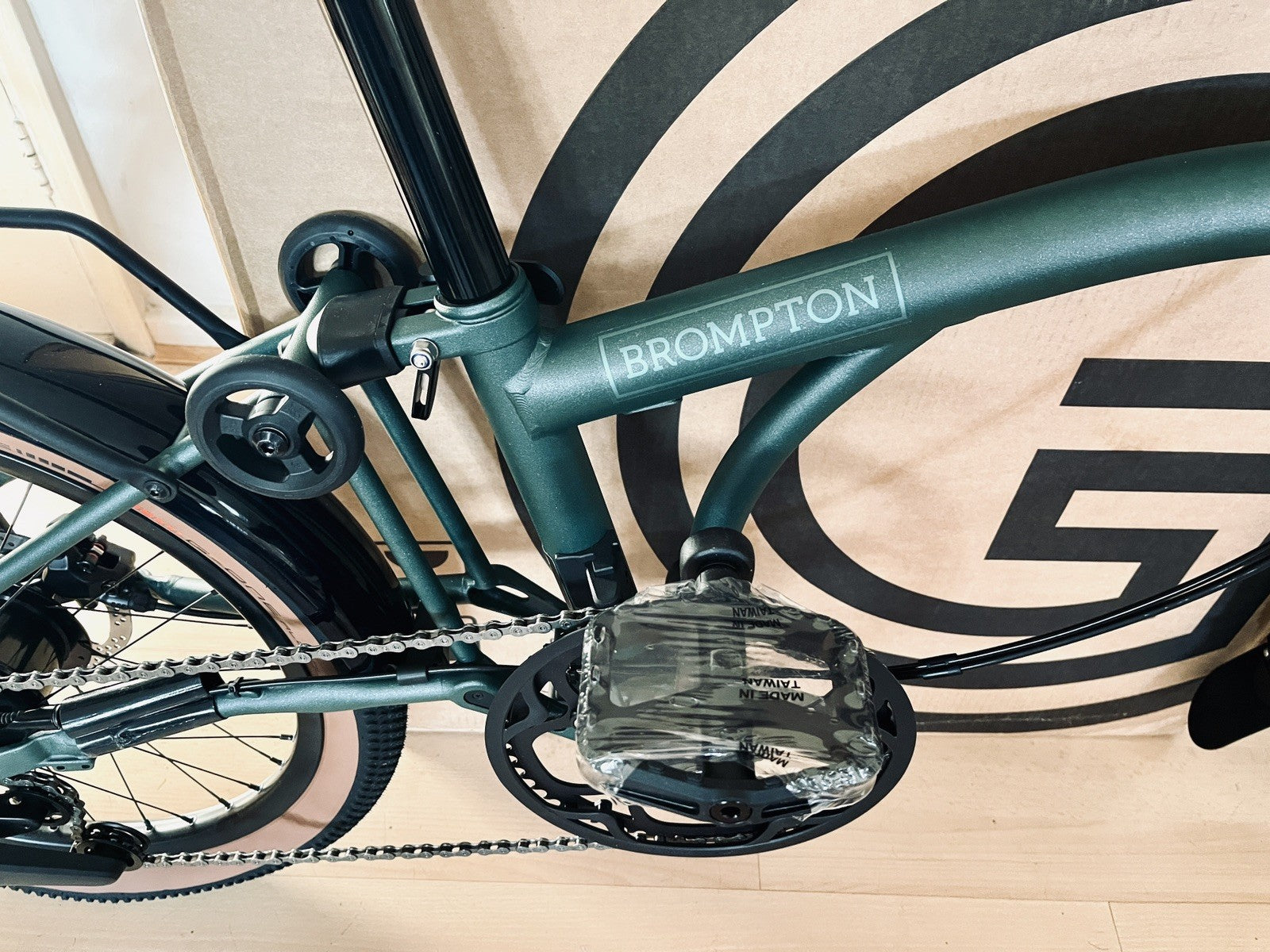 Brompton G Line, 8 speed w Roller Rack 2026 - Forest Green - Size Medium