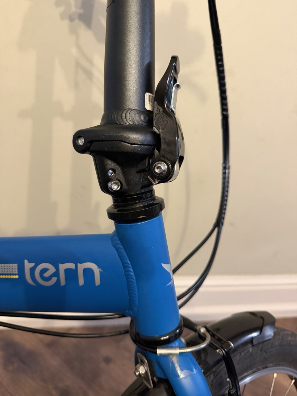 Tern Link B7 Folding Bike with 20 inch Wheels, 7 Speed. Light Blue