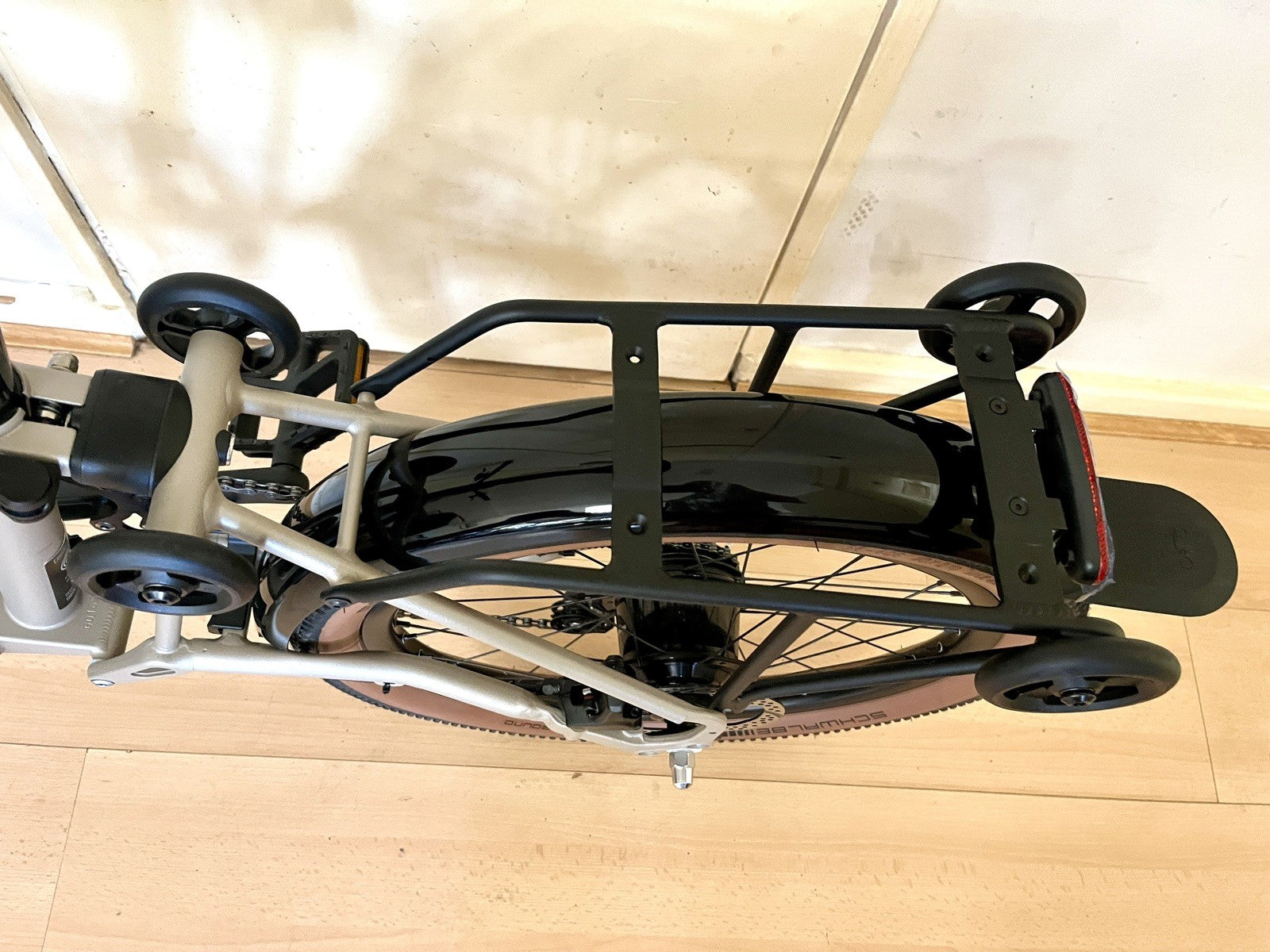 Brompton G Line 2026 with Roller Frame - 8-speed, Traildust White, Medium