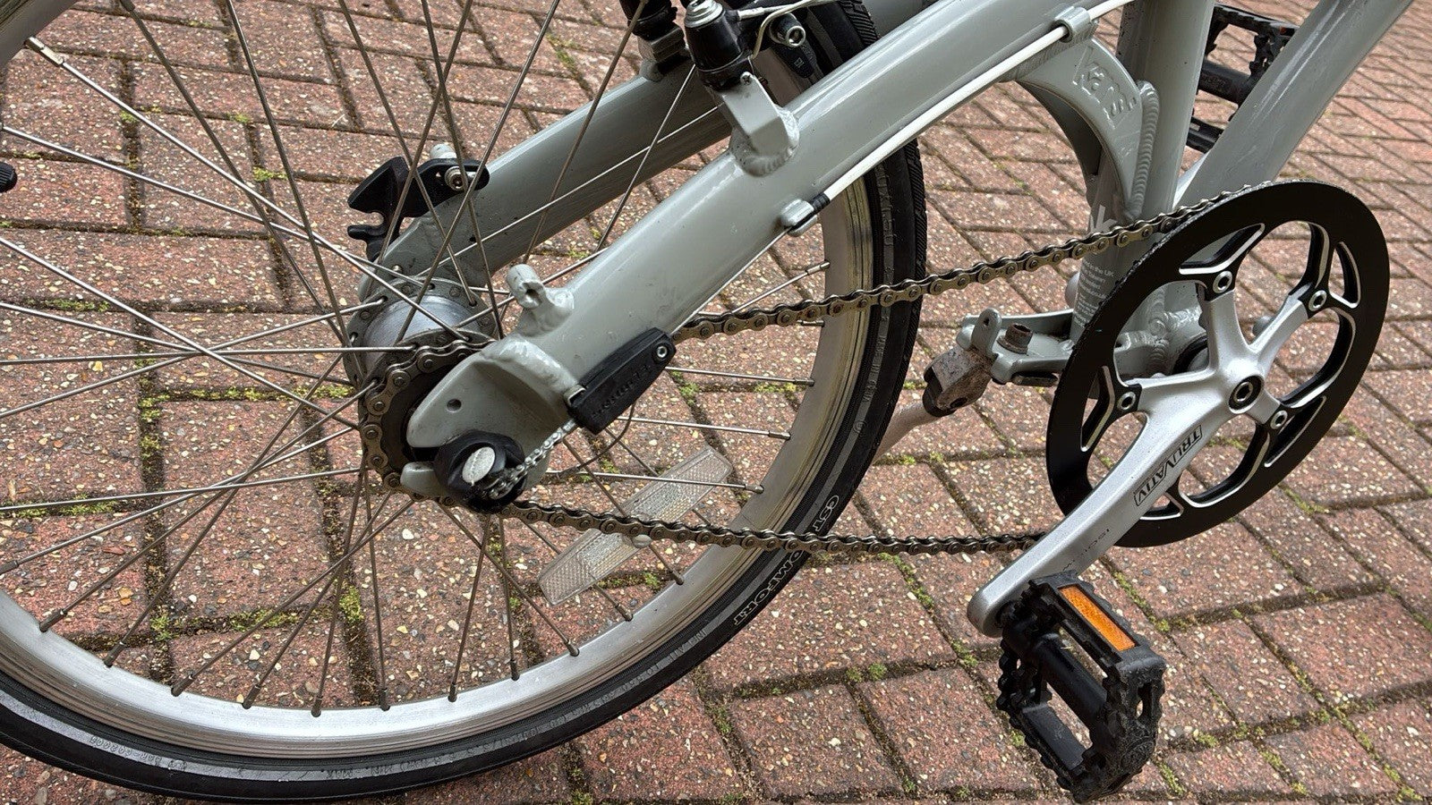 Kansi 9Twenty Folding Bike 20" 3-Speed White/Grey — Excellent Condition
