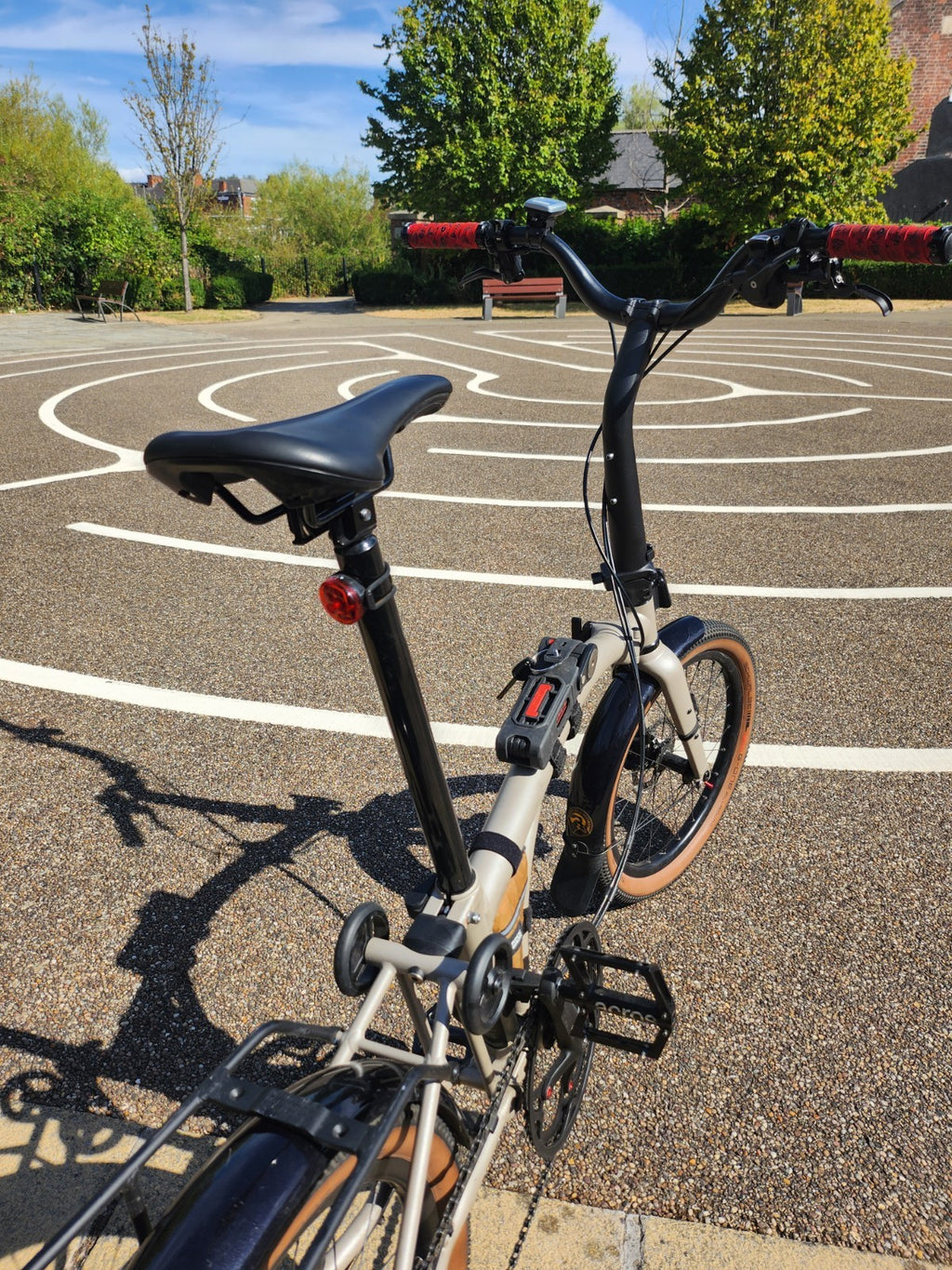 Brompton G Line Medium / Large Folding Bike 8-Speed, Traildust White