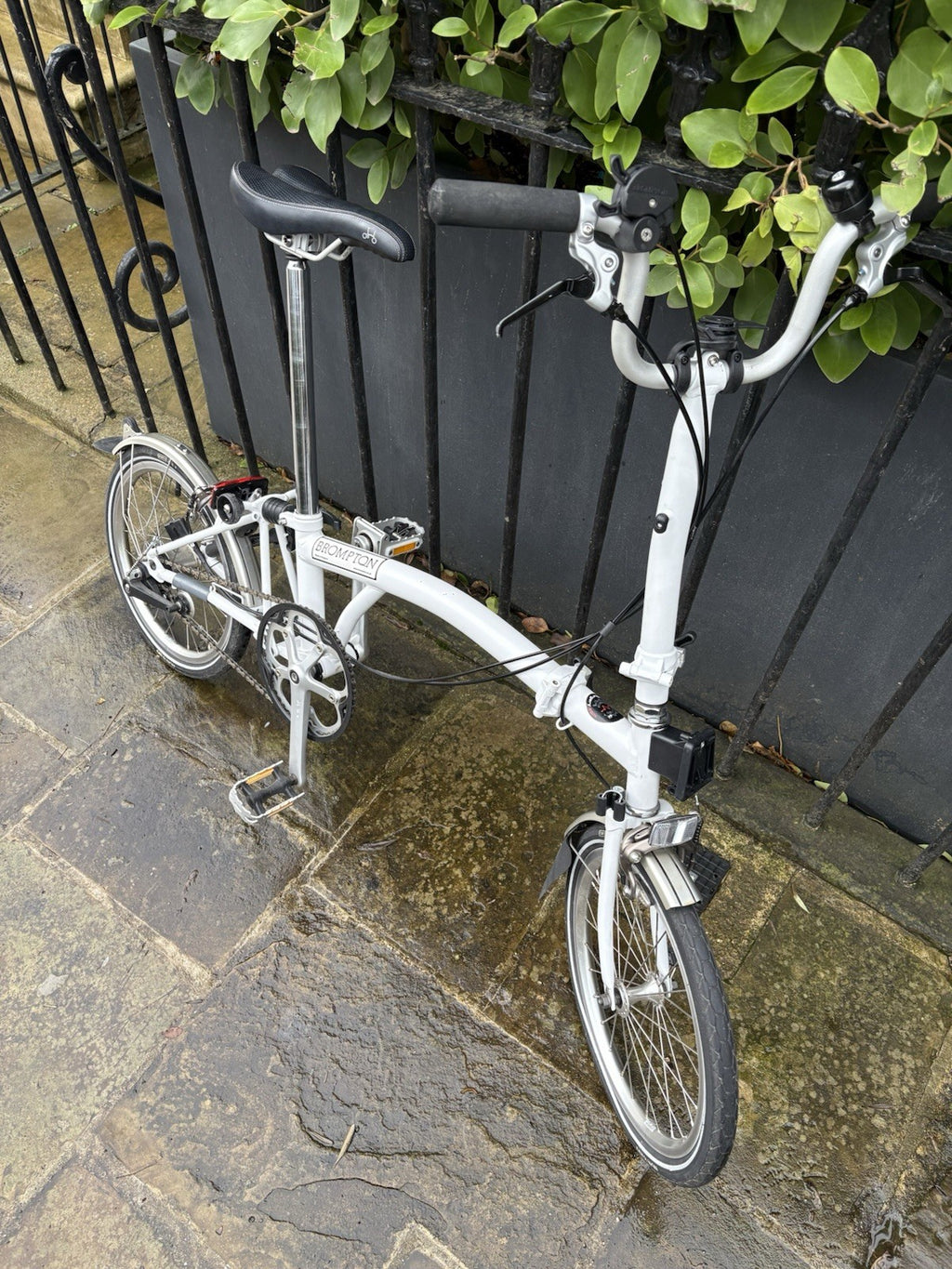 Brompton H3L 2013 White H Bars 3-Speed + ABUS Granit 53 Quad Lock Pumps Bag