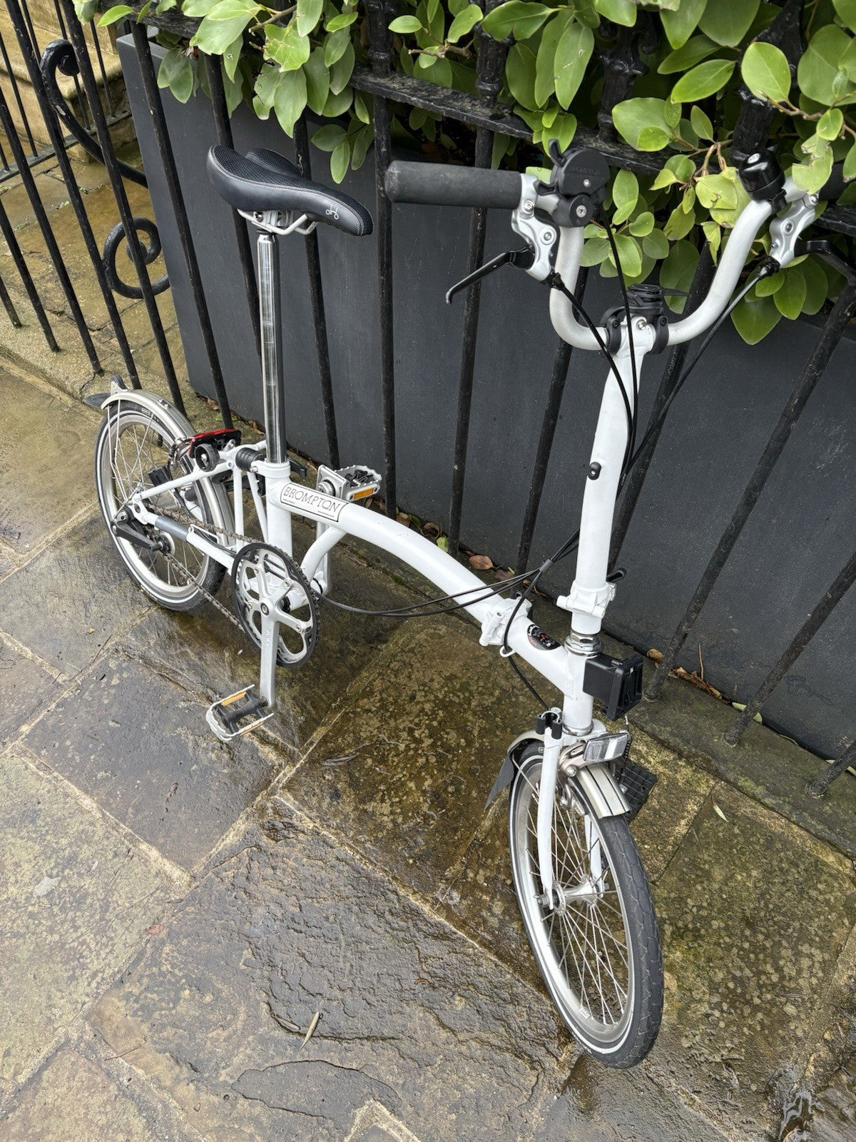 Brompton H3L 2013 White H Bars 3-Speed + ABUS Granit 53 Quad Lock Pumps Bag