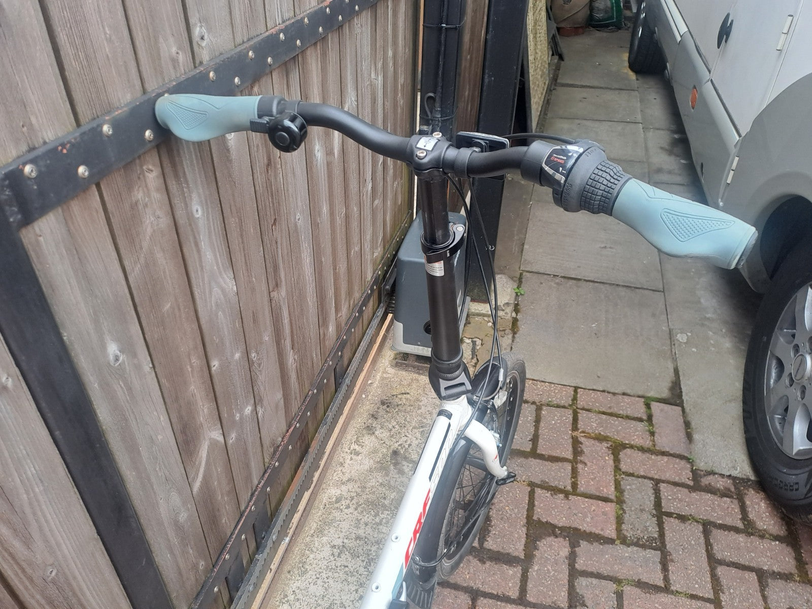 CROSS CRS 500 FOLDING PUSH BIKE, 6 SPEED, 20" WHEELS USED TWICE  EXCELLENT COND.
