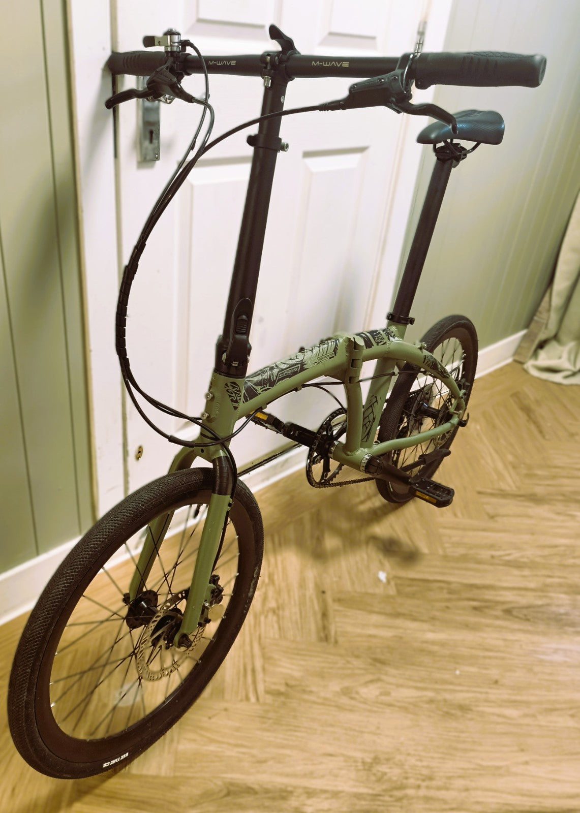 Carrera Intercity Disc 9-Speed Folding Bike, disc brakes, bike bag, low miles.