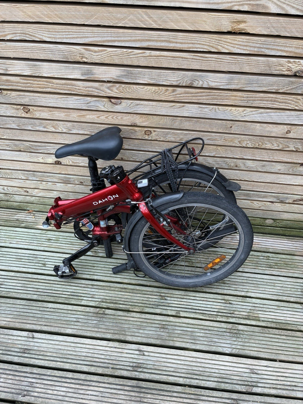 Dahon Vybe City Folding Bike 7-Speed. In Bright Red Two Years Old.