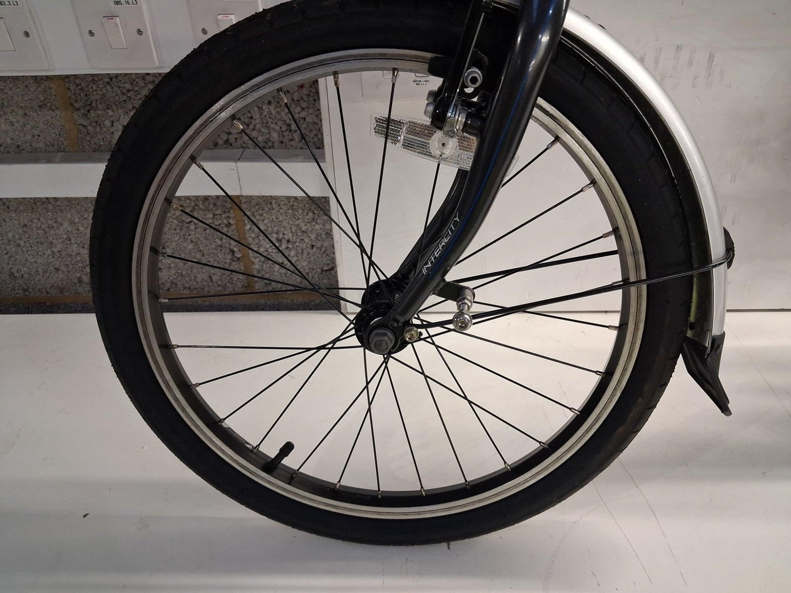 Carrera Intercity Unisex 8 Speed 20'' Wheels Compact Folding Bike (Scratched)