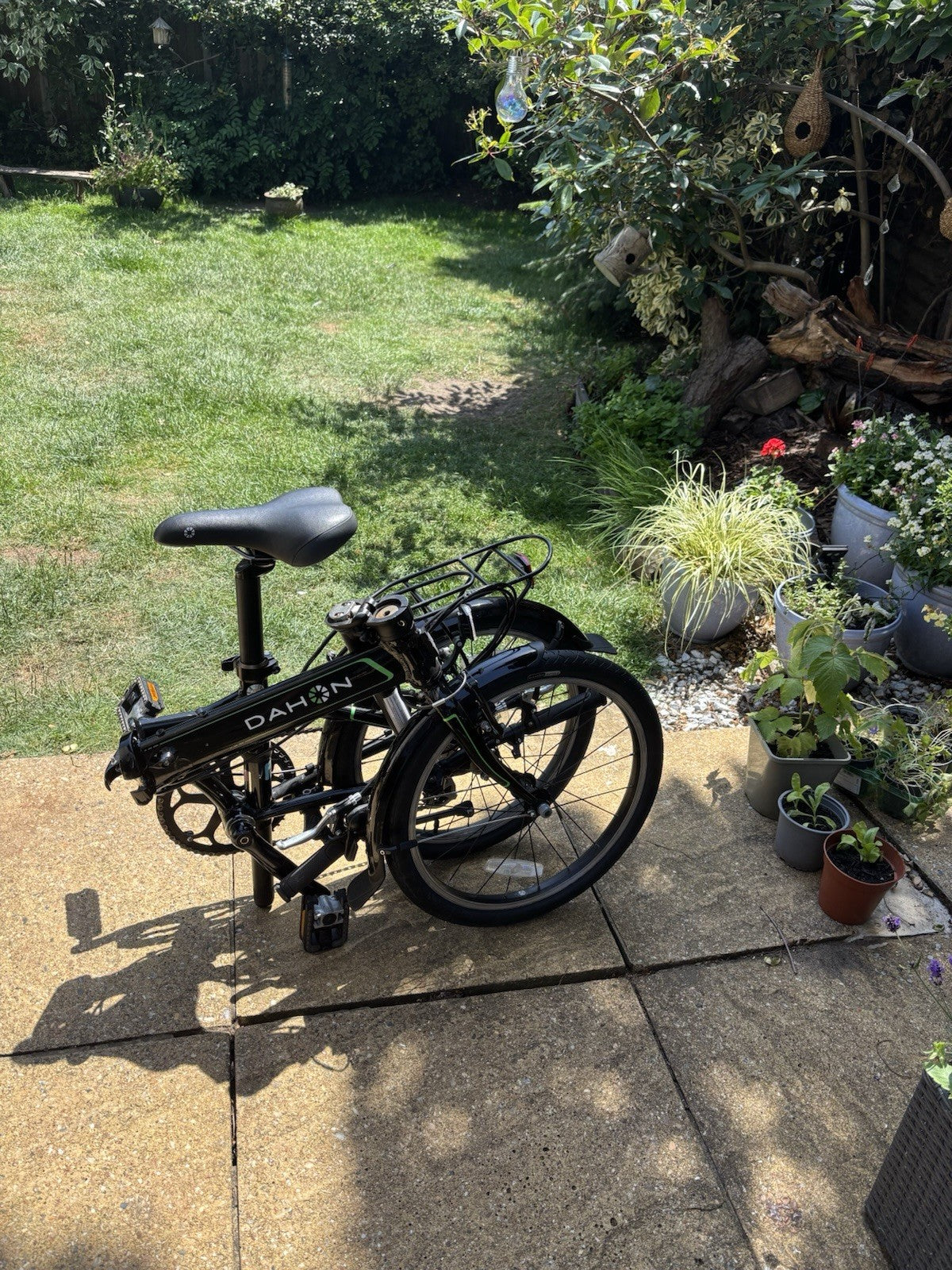 Dahon Vitesse D8 Aluminium Folding Bike 20" Black Wheels, 8-Speed Shimano Altus