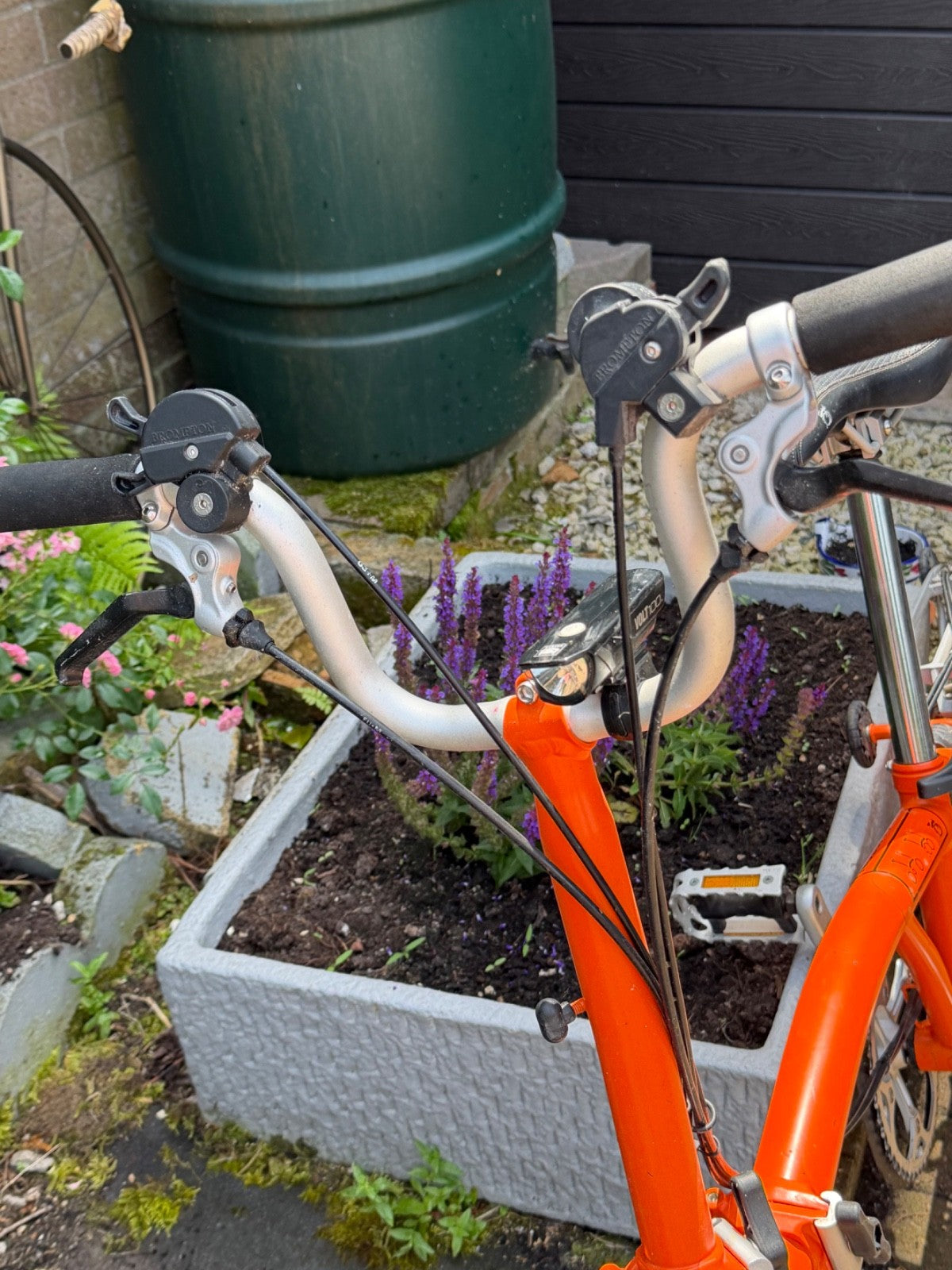 brompton folding bike 6 speed Orange .Item in good working order.