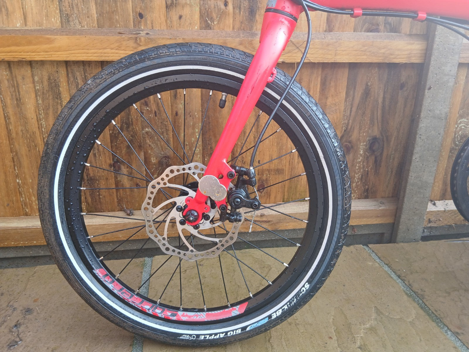 Carrera Intercity Disc Folding Bike Big Apple VGC