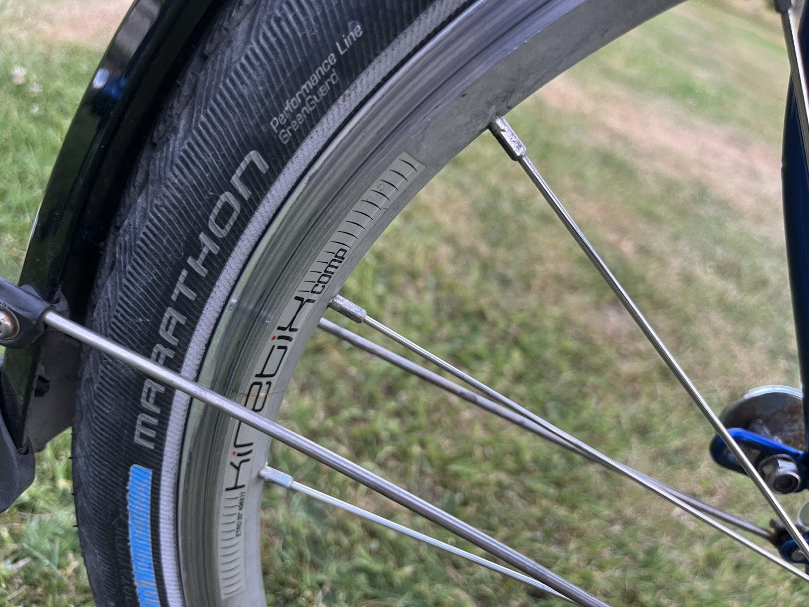 Dahon MU P8 Speed Folding Bike 20" Wheel Blue