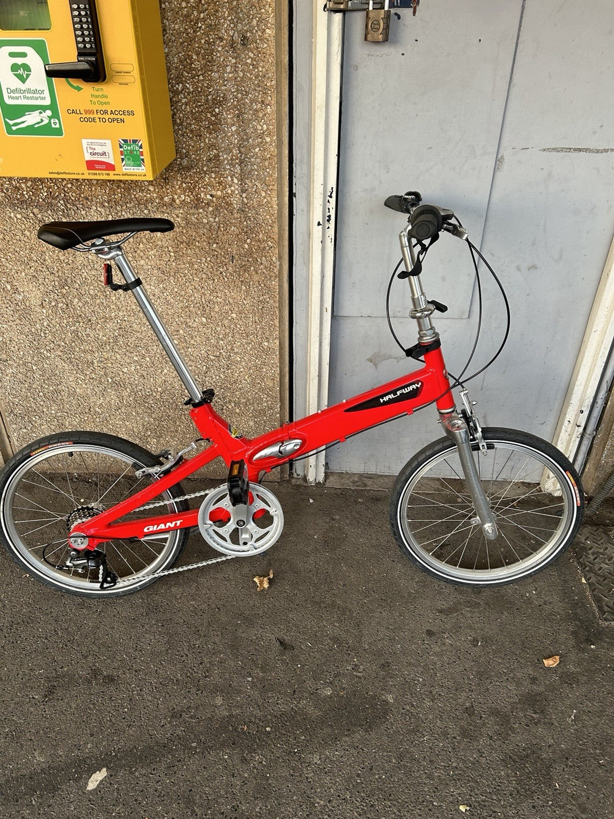 VGC Giant Halfway Folding Bike 20”  7 Spd Commuting Train Camper Travel Shimano
