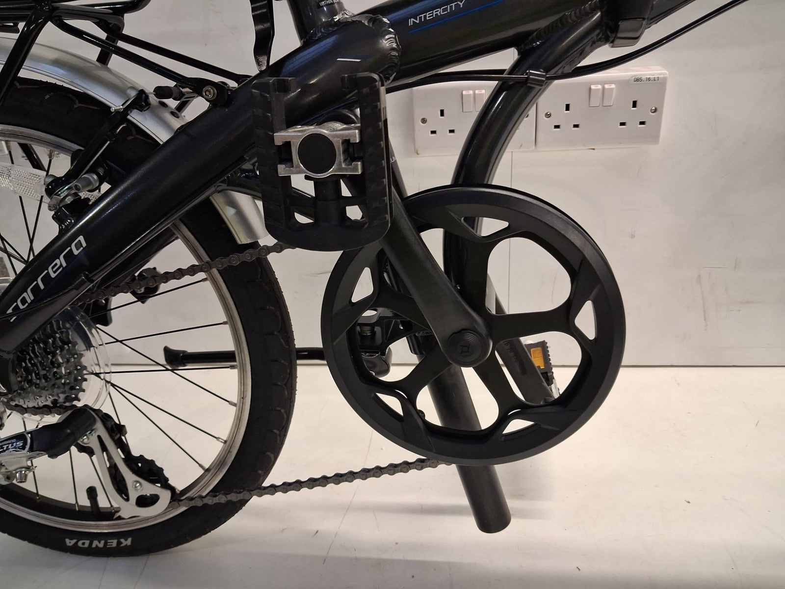 Carrera Intercity Unisex 8 Speed 20'' Wheels Compact Folding Bike (Scratched)