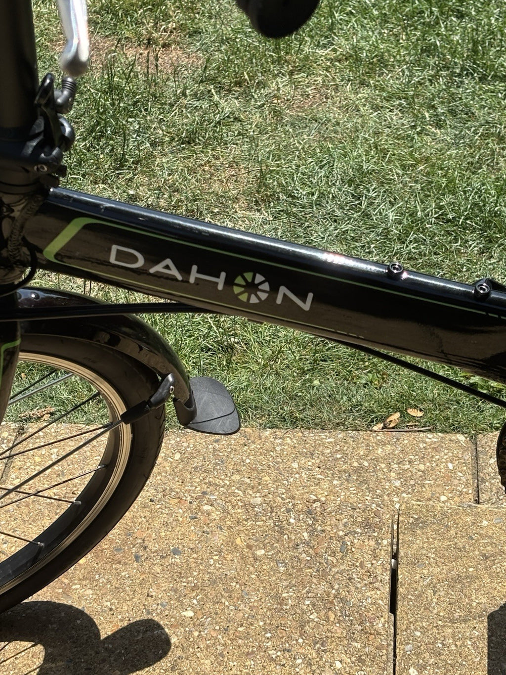 Dahon Vitesse D8 Aluminium Folding Bike 20" Black Wheels, 8-Speed Shimano Altus
