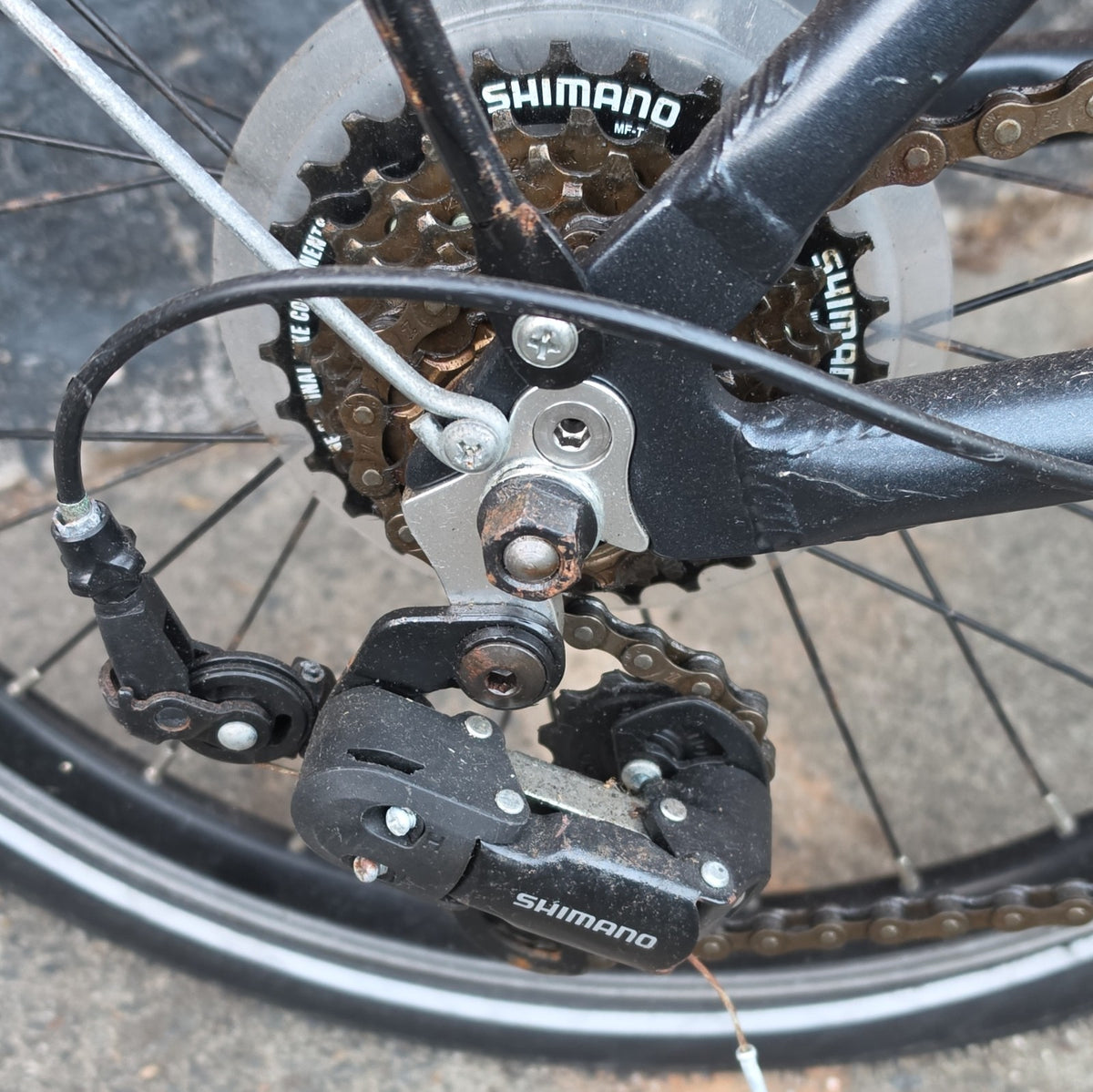 Dawes Kingpin 606 Aluminium 20in Folding Bike Black 7-Speed V-Brake Rack