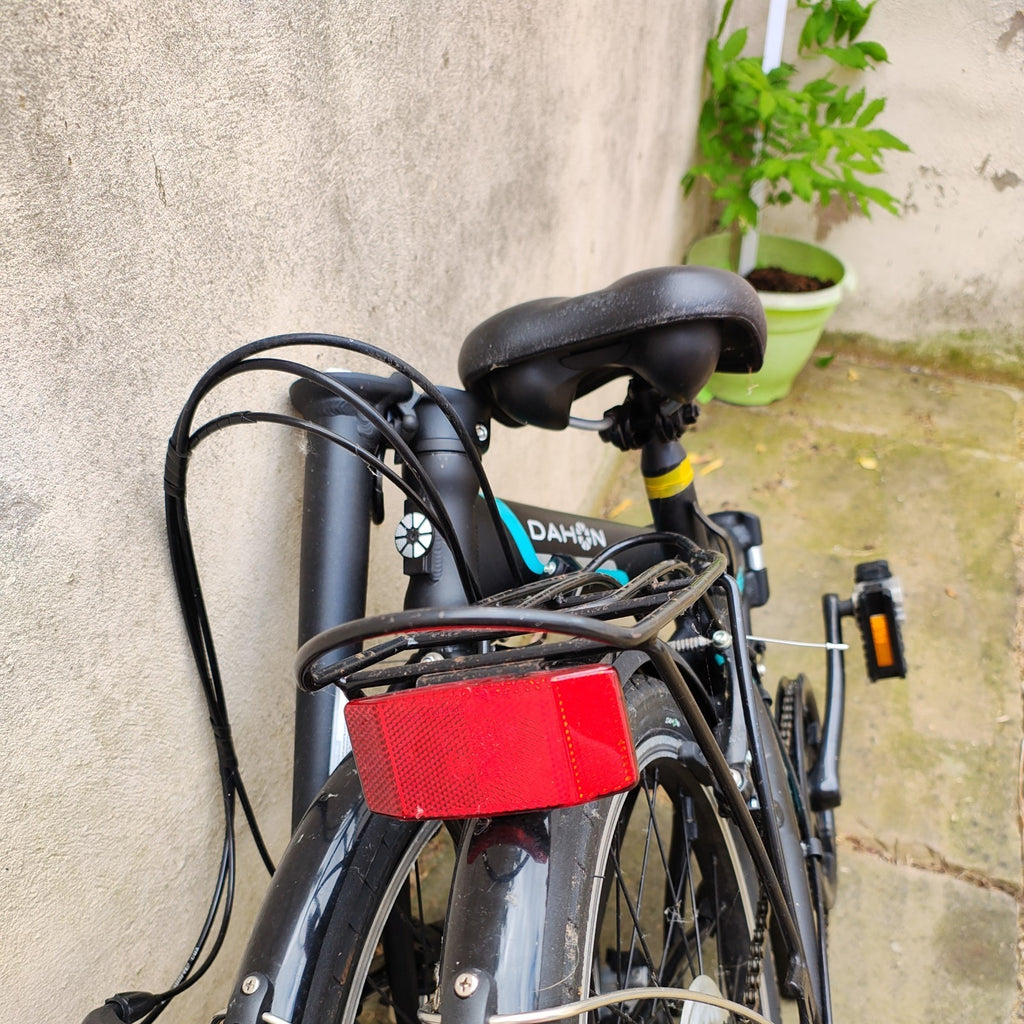 Dahon Vybe 20 Inch Folding Bike ideal commuter bike with basket
