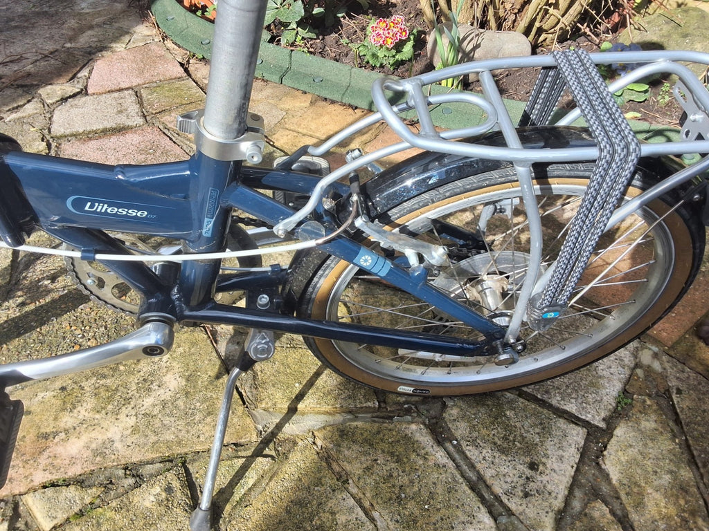 Pair of Dahon Vitesse D7  Aluminium Folding Bikes 7 Speed with Carry bags