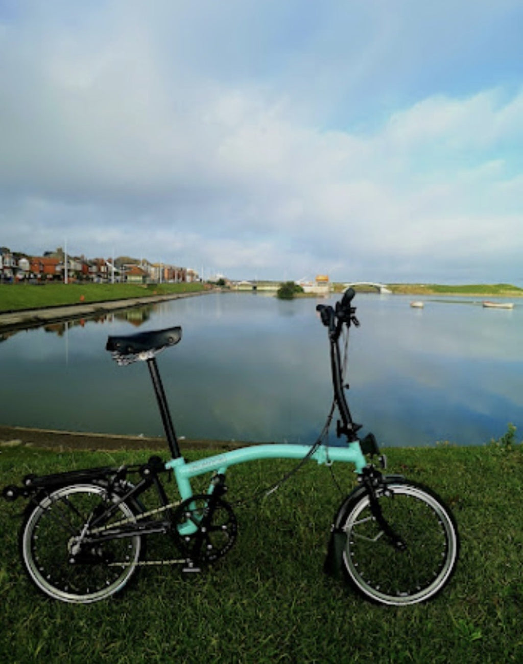 Brompton Folding Bike 16 in Blue/Black, Rear Rack, Mudguards, Bell, Reflectors