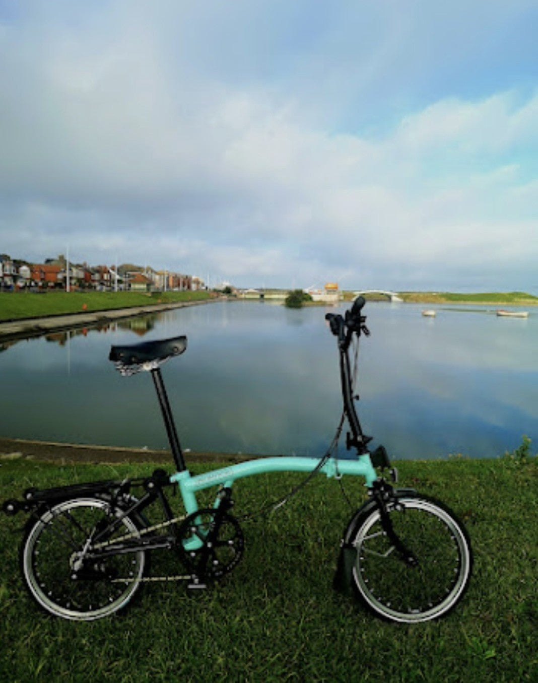 Brompton Folding Bike 16 in Blue/Black, Rear Rack, Mudguards, Bell, Reflectors