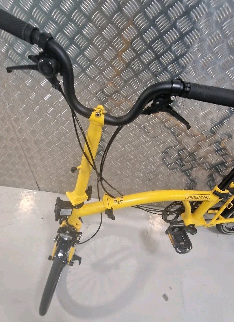 Brompton C Line 6 Speed. Bumblebee Yellow Low co$t world🌎 Postage📦🛫📮.